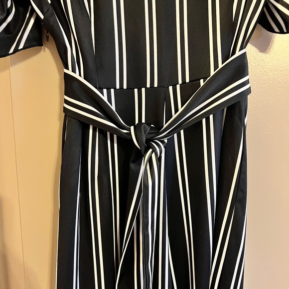 Short sleeved jumpsuit - Picture 7 of 10